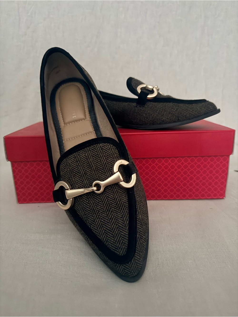 Kelly & Katie Womens Herringbone Pointed Toe Slip-On Loafers in Black and Tan